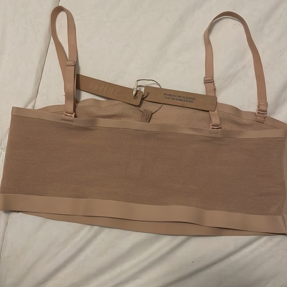 SOLD SKIMS SHEER SCULPT BANDEAU BRA
CLAY medium NWT - Picture 3 of 5